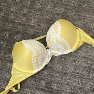 Victoria’s Secret Yellow Lace Push-up Bra
